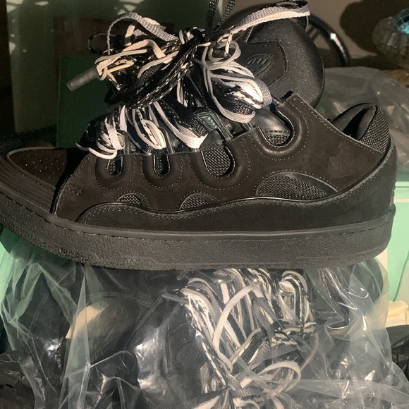 I am selling a designer shoe call lanvins their a 9.5 - Picture 2 of 4